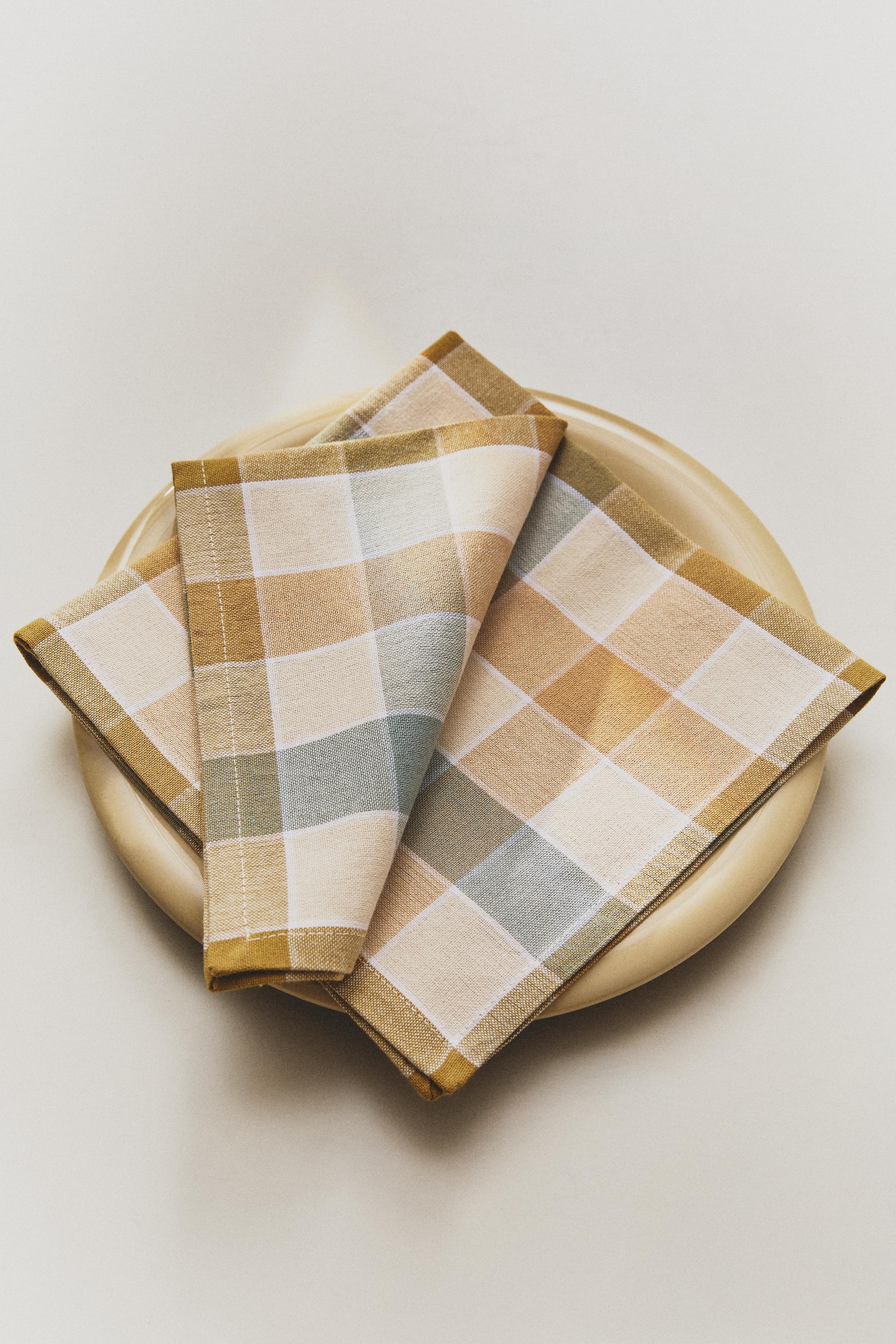 LOT DE SERVIETTES DE TABLE À CARREAUX EN FIL TEINTÉ (LOT DE 2)